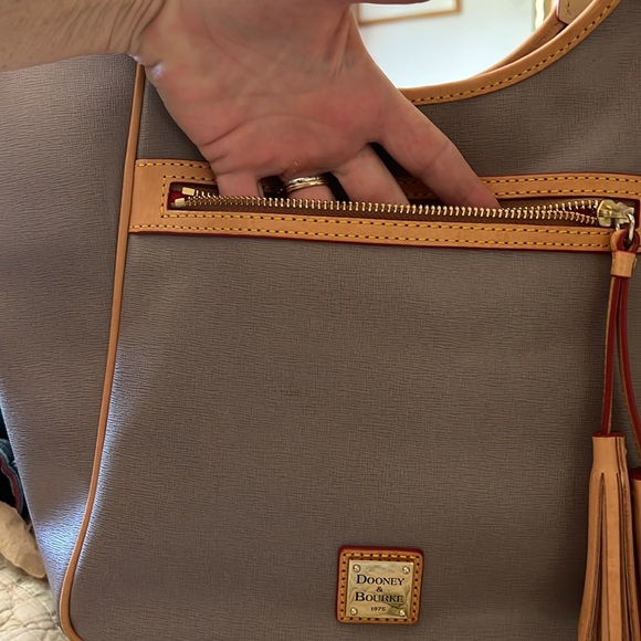 Dooney & Bourke Penelope Shopper Neutral Colors Grey /Tan Large Bag EUC Dust bag - Picture 5 of 16